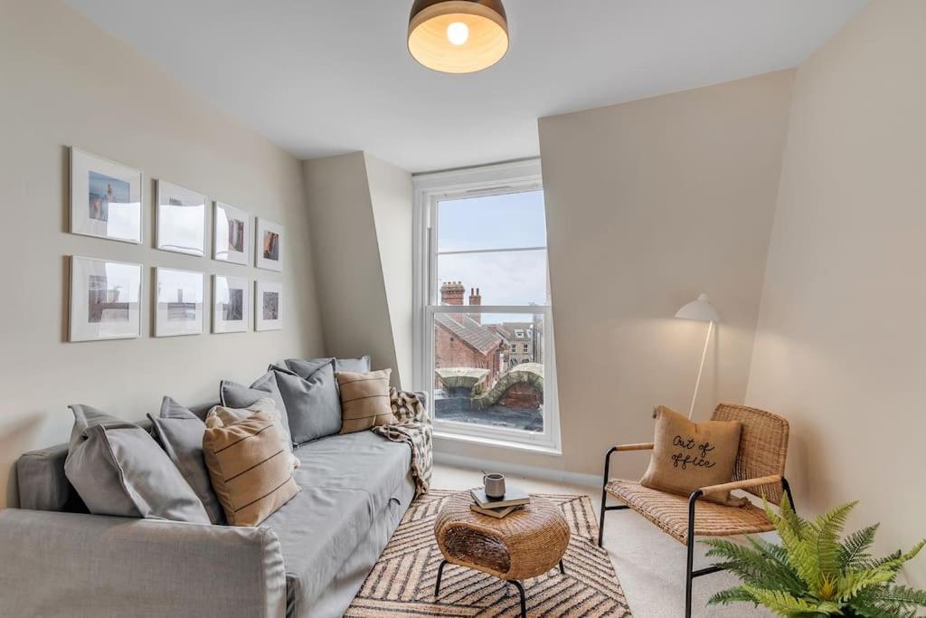 1-Bed Seaside Apartment With Parking Кромер Экстерьер фото