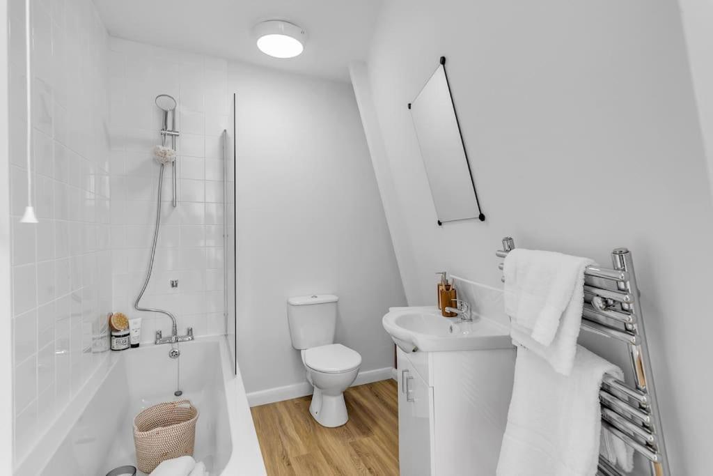 1-Bed Seaside Apartment With Parking Кромер Экстерьер фото
