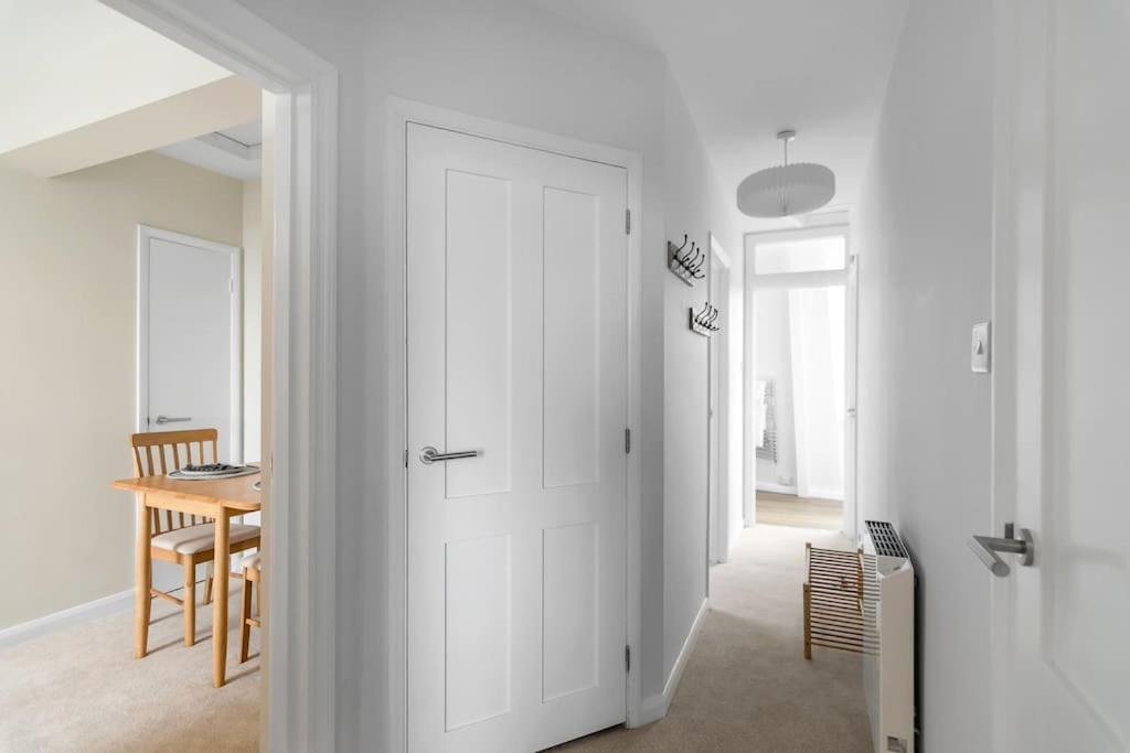 1-Bed Seaside Apartment With Parking Кромер Экстерьер фото