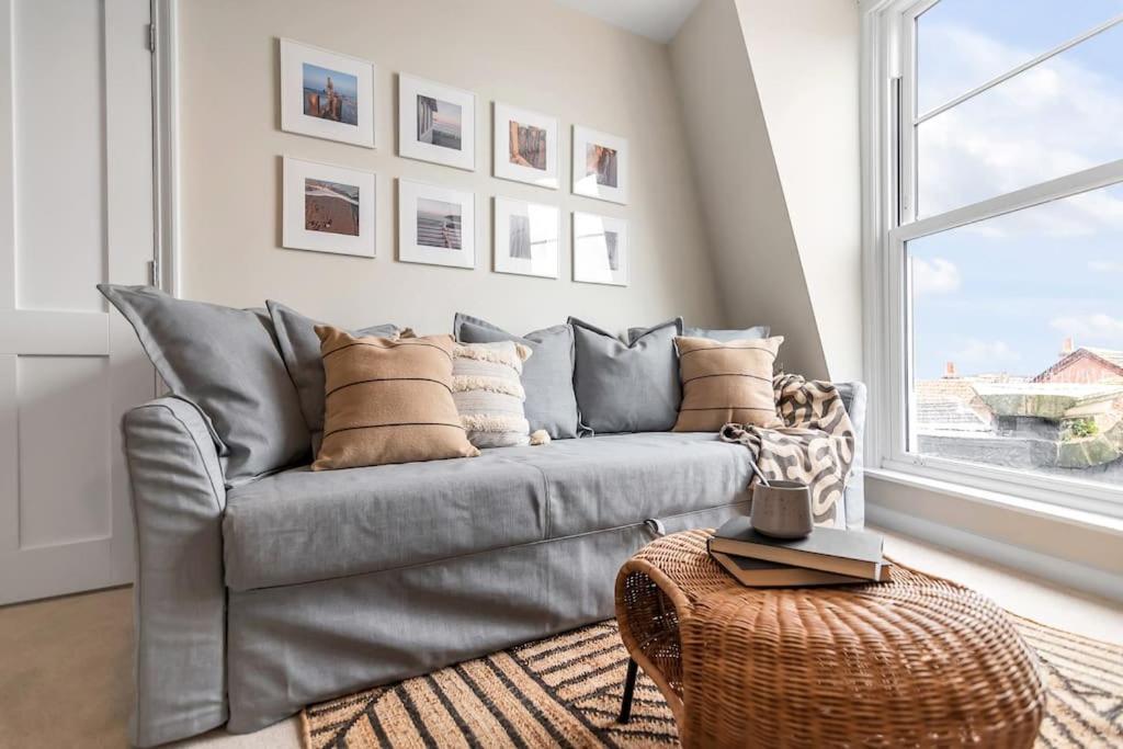 1-Bed Seaside Apartment With Parking Кромер Экстерьер фото